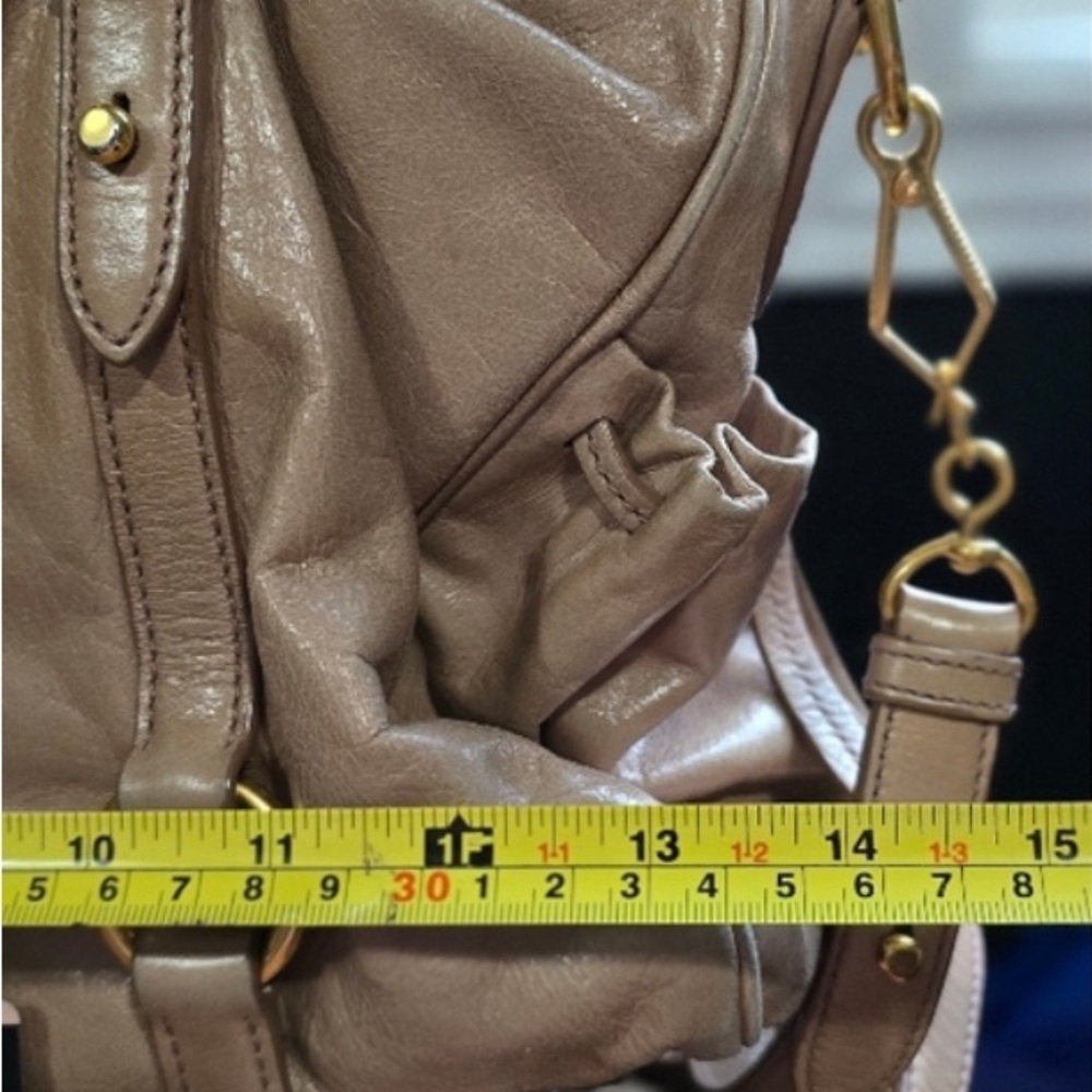 Miu Miu Vitello Shine - Leather Shoulder Bag in Cammeo - Picture 8 of 13